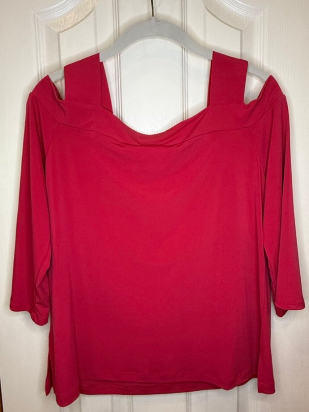 Chico's Cold Shoulder East West 3/4 Sleeve Top in Raspberry Rush, sz Med - NWT!! - Picture 3 of 5